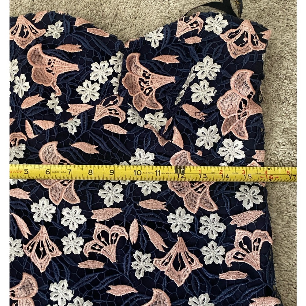 CHIC GORGEOUS DETAILED LACE STRAPLESS DRESS;MIDI;Fully Lined;Size 8💗;Worn Once - Picture 6 of 16